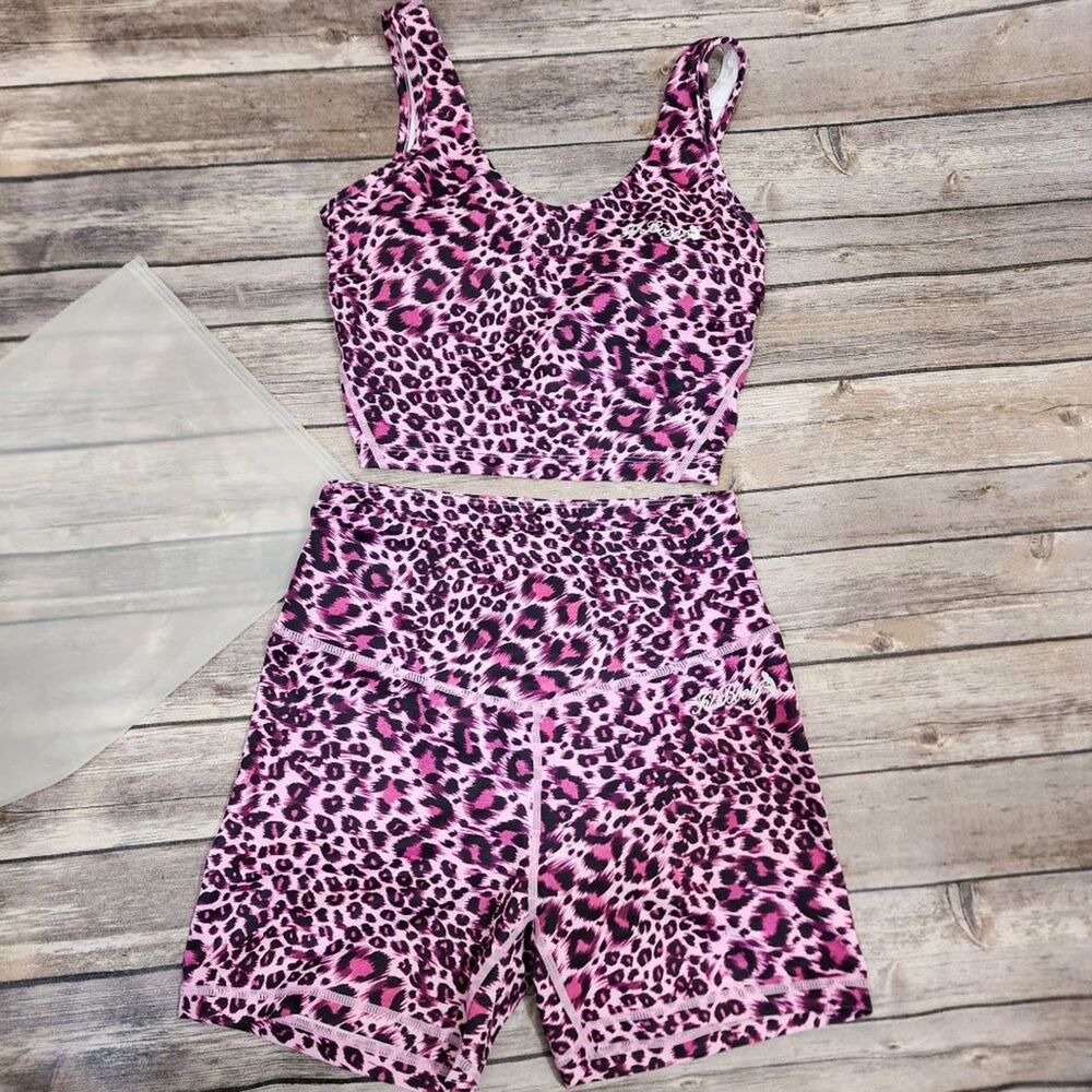 Dance2fit NWT Fit Booty pink animal print bra & scrunch booty shorts woman's med